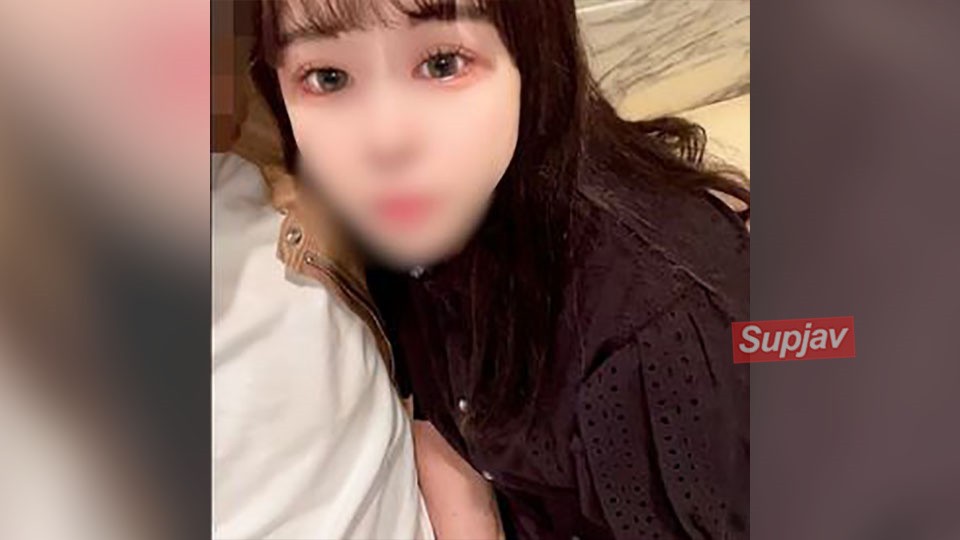 FC2PPV 4573871 [Handjob] I Got Very Excited When A Half-Japanese Beauty With Beautiful Eyes Said Dirty Words While Looking Up. 