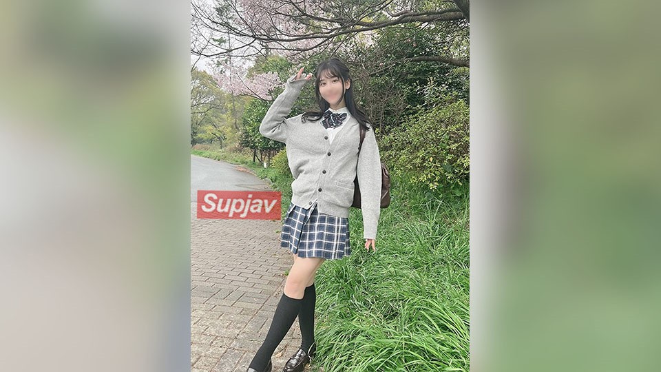 FC2PPV 4669180 Emi-Chan From The Tea Ceremony Club, 18 Years Old, A Fair-Skinned, Slender Beauty With Hidden Big Breasts, Gets Horny In The Spring Weather And Has Creampie Sex *First Come, First Served, High-Quality Bonus Included* [cen]